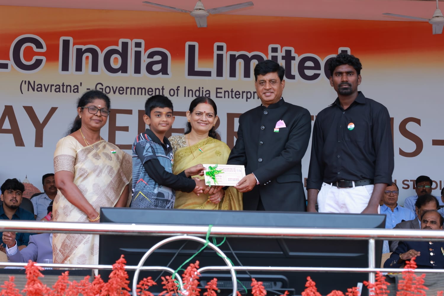 Desik Pralad receiving cash award from Respected CMD, NLCIL